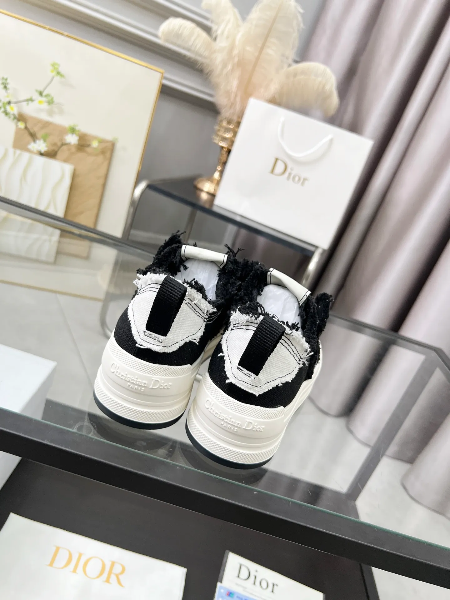 Men’s Men’s Shoes 💰480 Dior Dior 2025 Presbyopia Embroidery Thick-soled Canvas Shoes Casual Sneakers This Walk’n’Dior thick-soled sneaker is a fashionable item that enhances the style of the series. Oblique printed cotton embroidered upper with comfortable platform sole, tongue and Christian Dior Homme 💰aris signature laces. Can add fashionable temperament to any casual look Size: 35-45